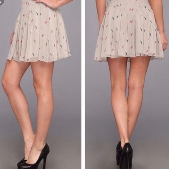 BCBG generation parrot print pleat chiffon skirt. - Picture 2 of 8